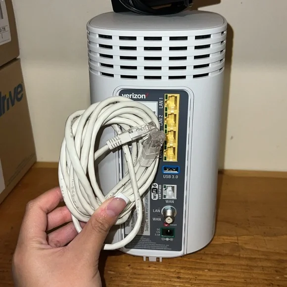 Verizon Internet Router Box - Picture 2 of 3